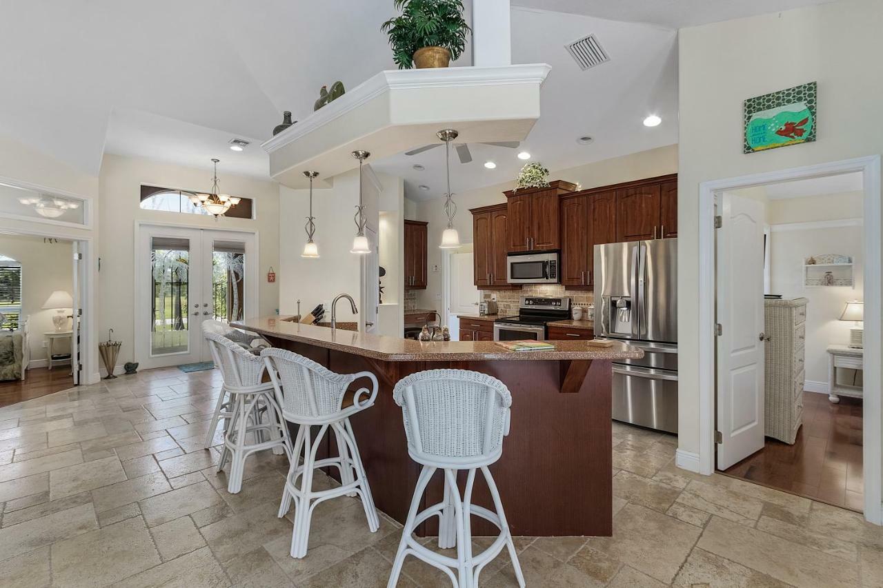 Luxury Home, Hot Tub, Heated Pool, Tiki Bar - Villa Spain Cape Coral Bagian luar foto