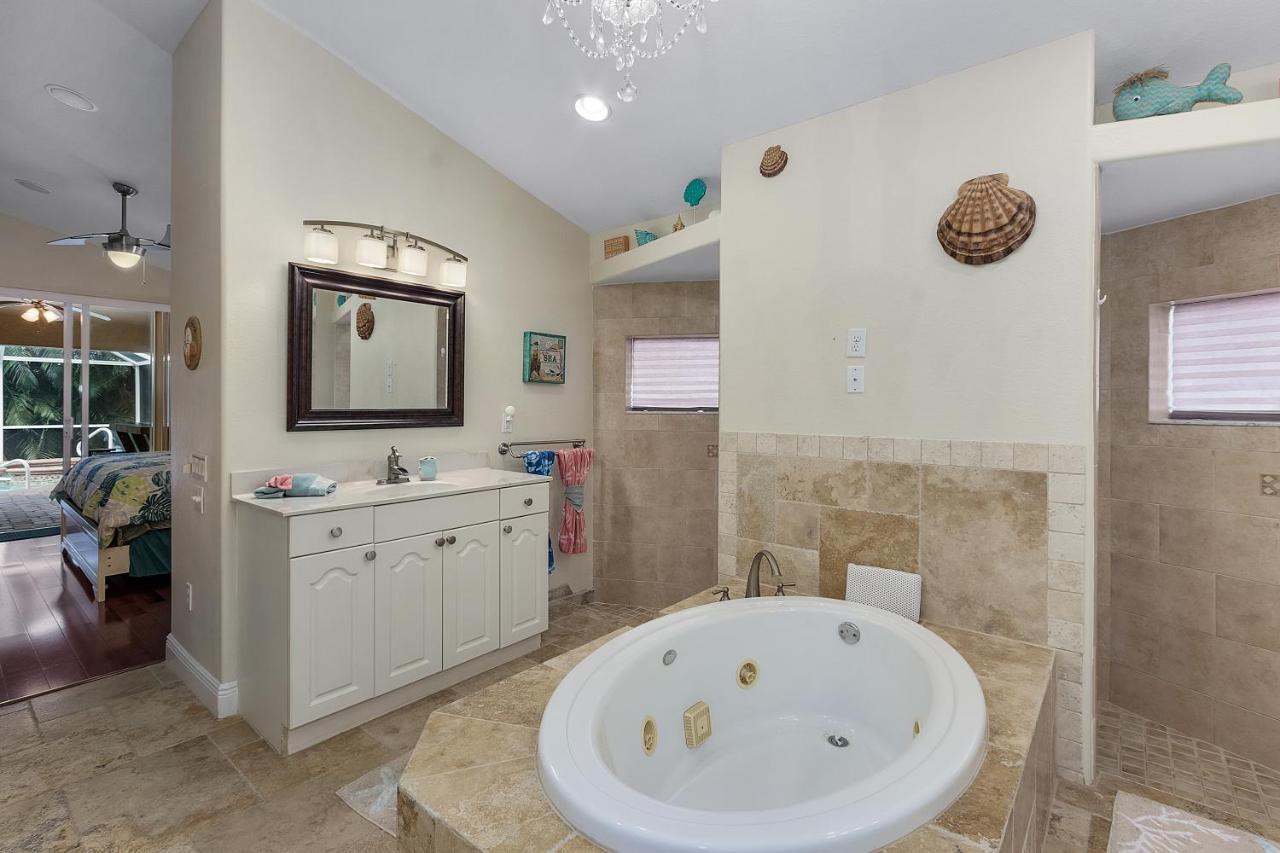Luxury Home, Hot Tub, Heated Pool, Tiki Bar - Villa Spain Cape Coral Bagian luar foto